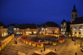 Bradul de Craciun care a ajuns in Piata Mare din Sibiu are aproximativ 100 de ani